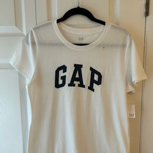 Gap tee shirt